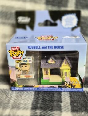 Funko Bitty Pop! Towns Russell with Yellow & Purple House